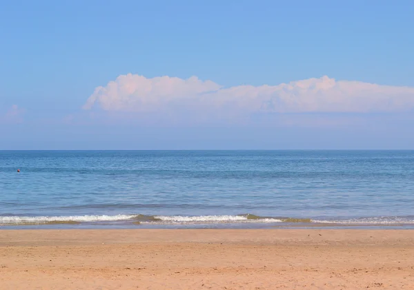 海の背景のスカイライン — ストック写真
