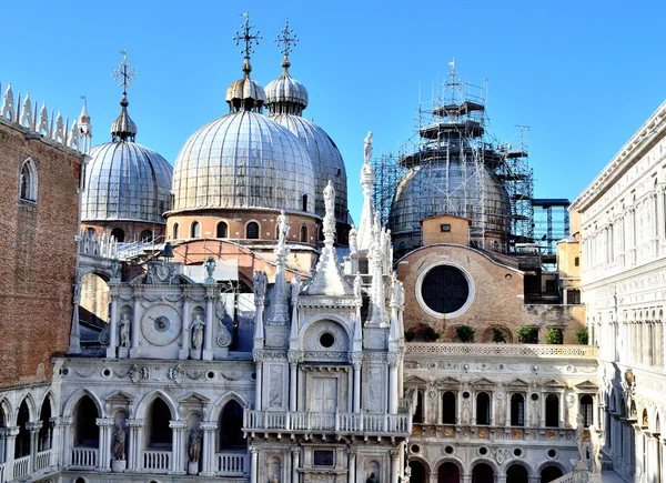 Katedrála svatého Marka a Dóžecí palác v Benátkách — Stock fotografie