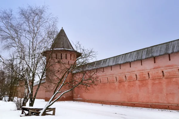 Mosteiro de Santo Eutímio em Suzdal no inverno — Fotografia de Stock