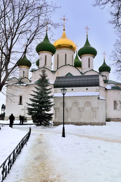 Katedrála svatého Euthymius kláštera v Suzdalu v zimě — Stock fotografie
