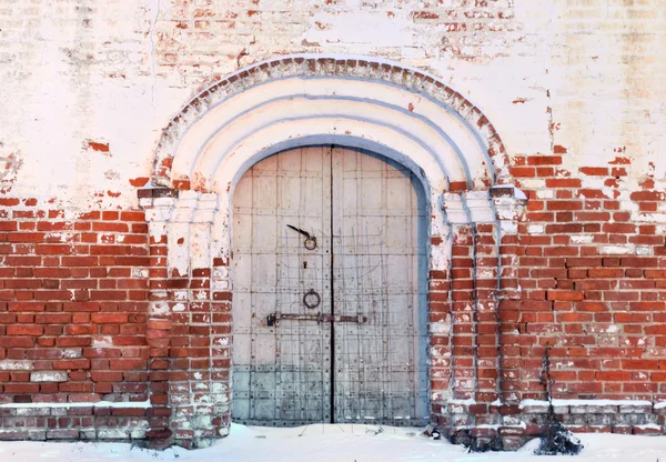 The entrance to the old church — Stock Photo, Image