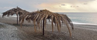 Deniz kenarında gün batımı