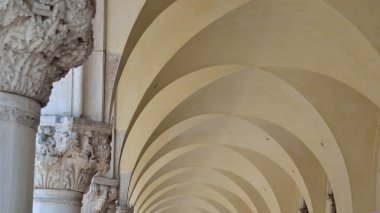sütunlar ve tavan Doge Sarayı Venedik, İtalya