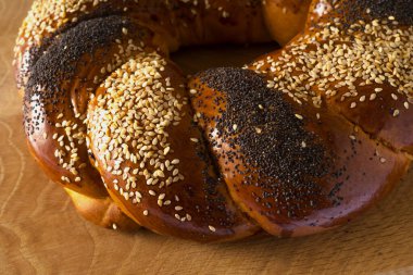 Tatlı Slav çöreği halka şeklinde yapılmış ve adı Kalach.