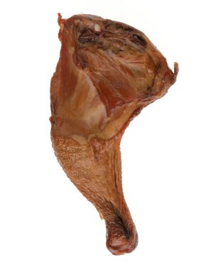 Tütsülenmiş tavuk eti, tavuk bacağı, çeyreklik, izole edilmiş beyaz bir tabakta.