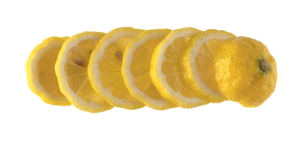 Lemon Nakrájená Klíny Rozložená Řadě Bílém Pozadí — Stock fotografie