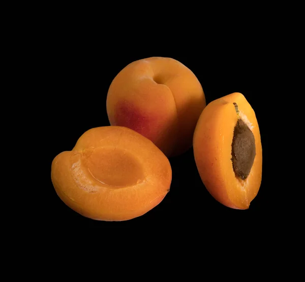Ripe Apricot Fruits One Whole Apricot Two Divided Apricot Pieces — Foto de Stock