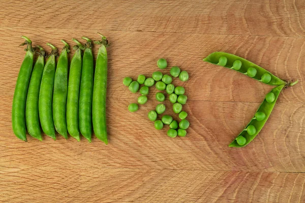 Whole Stitches Peas Also Separately Grains Peas Scattered Wood Board — Stock Photo, Image