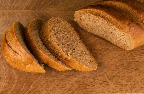 Bagian Dari Sepotong Roti Dan Irisan Dipotong Dari Itu Diletakkan — Stok Foto