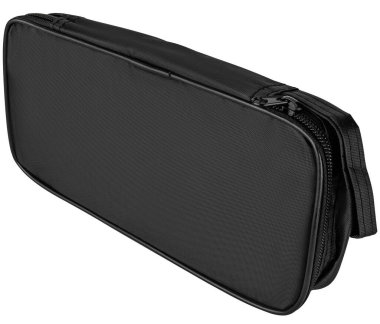 Küçük aksesuar ve aletlerin düzenli depolanması için sıkışık fermuarlı çanta. İzolasyonda beyaz bir arkaplanda.