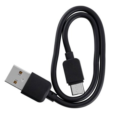 İzolasyonda beyaz arkaplan üzerinde USB ve Tip-C konnektörlü siyah kablo