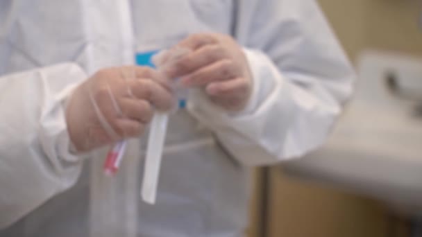 スワブ 鼻と喉のスワブストックビデオを開くポーランド コロナウイルス 医学テスト コットンスワブ Dna — ストック動画