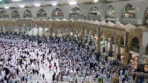 Видеозапись Паломников Мусульман Молящихся Большой Мечети Запись Мусульманские Паломники Мира — стоковое видео