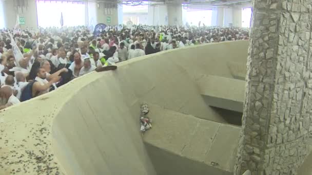 Zapis Wideo Muzułmańskich Pielgrzymów Modlących Się Wielkim Meczecie Nagranie Muzułmańscy — Wideo stockowe