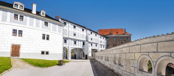 El puente de la capa - castillo Cesky Krumlov, República Checa —  Fotos de Stock