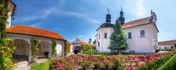 Kyrkan av antagandet av Our Lady, Klokoty, Tabor, Tjeckien — Stockfoto