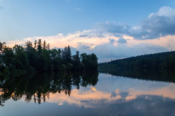 Tramonto sul lago, Zdar nad Sazavou, Repubblica Ceca — Foto Stock