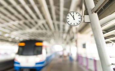 Gökyüzü tren istasyonu, vintage sesi saat
