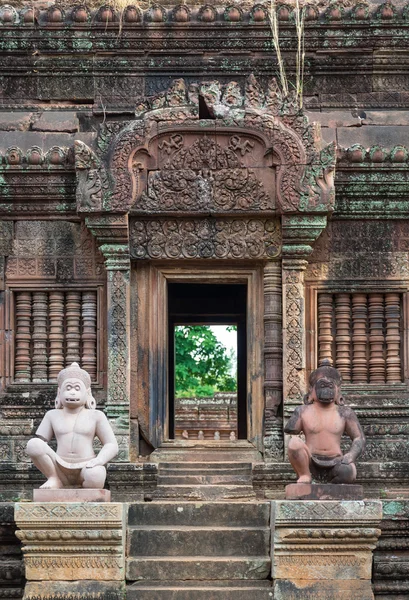 Fantastický brána hradu Banteay Srei, Siem Reap, Kambodža — Stock fotografie