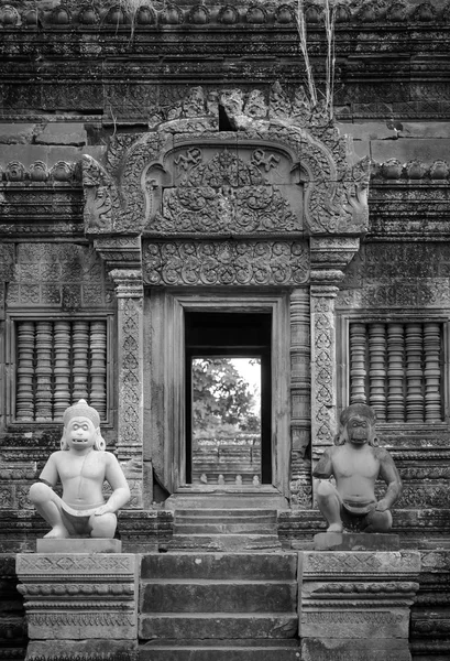 Fantastický brána hradu Banteay Srei, Siem Reap, Kambodža — Stock fotografie