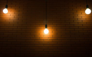 Lüks aydınlatma dekorasyon tuğla duvar arka plan üzerinde