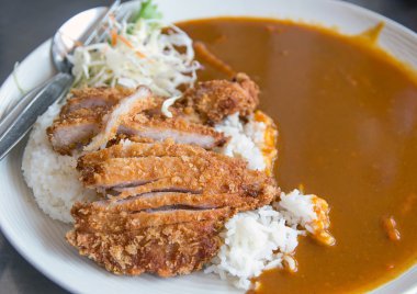 Domuz eti köri pirinç, Japon yemekleri