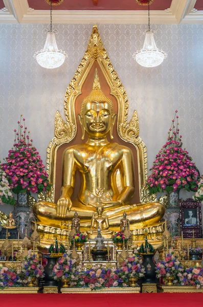 Golden Buddha Statue at Wat Traimit in Bangkok Thailand,Public domain — Stock Photo, Image