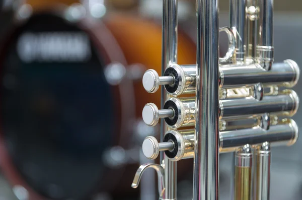 Trumpet on drum background — Stock Photo, Image