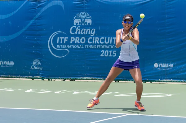 Bangkok, 22 Mayıs: Tayland Chang ITF Pro devre 3 Uluslararası Tenis Federasyonu 2015 tarihinde eylem Rama Gardens Hotel, yarı final maçı 22 Mayıs 2015 tarihinde Bangkok Tayland Bunyawi Thamchaiwat. — Stok fotoğraf