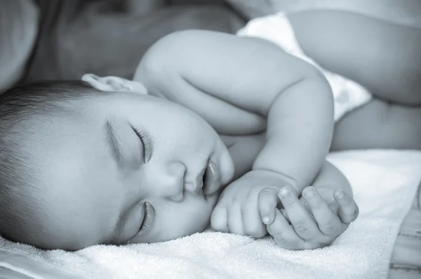 Aziatische baby pasgeboren slapen — Stockfoto