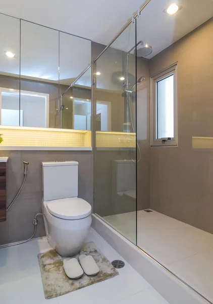 Luksusowe wnętrza łazienka styl nowoczesny — Zdjęcie stockowe