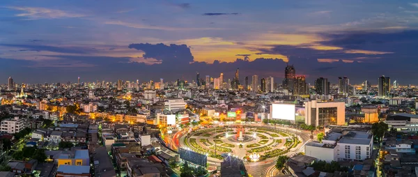 Bangkok Paisaje urbano en el crepúsculo — Foto de Stock