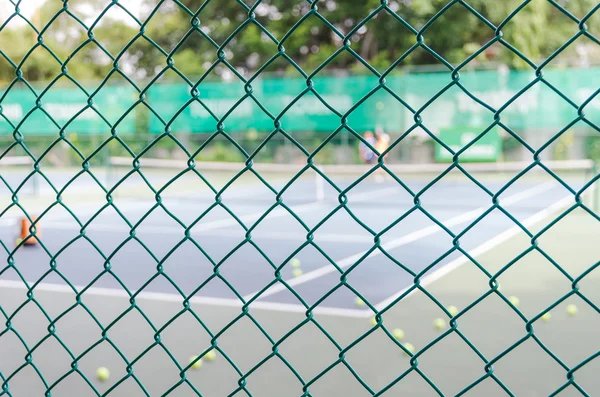 Tennisbaan met tennisspelers — Stockfoto
