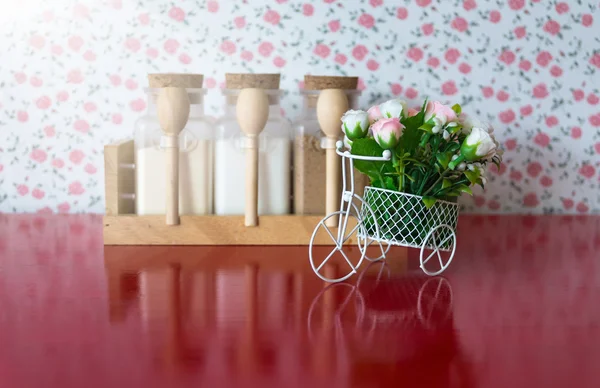 Ingrediente de café con flores falsas — Foto de Stock