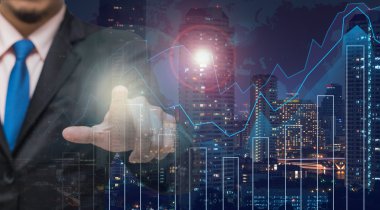 Ticaret grafikte işaret eden işadamı 