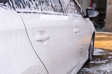 Araba köpük ile Temizleme