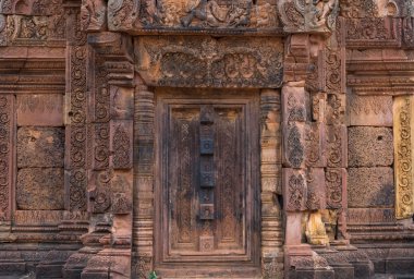 Banteay Srei kale fantastik kapısı
