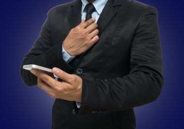 akıllı telefon kullanan iş adamı