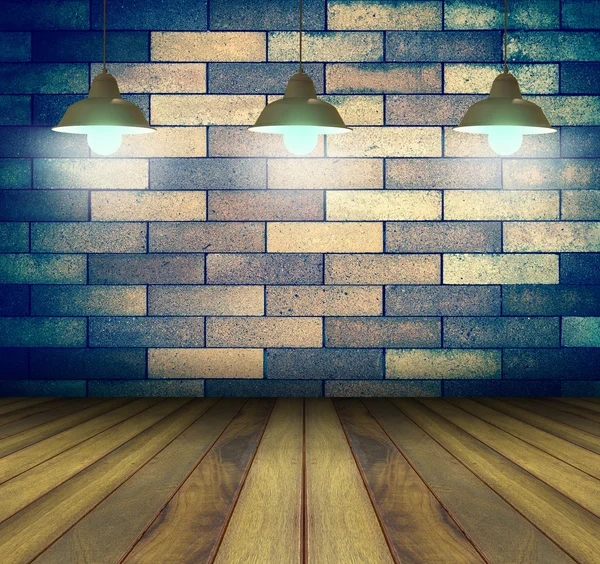 Винтажная кирпичная стена с роскошным освещением — стоковое фото