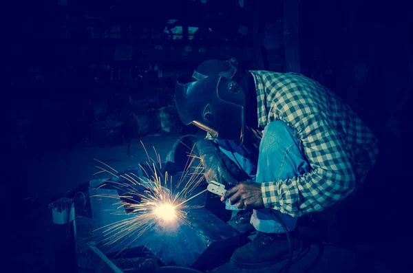Male welder at work — Stock Photo, Image