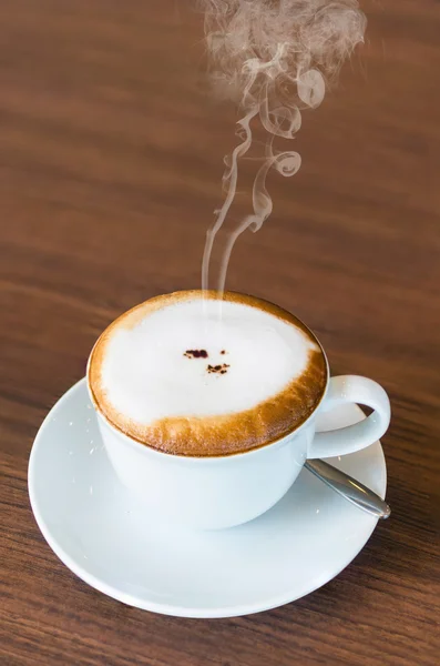 Heiße Cappuccino-Tasse — Stockfoto