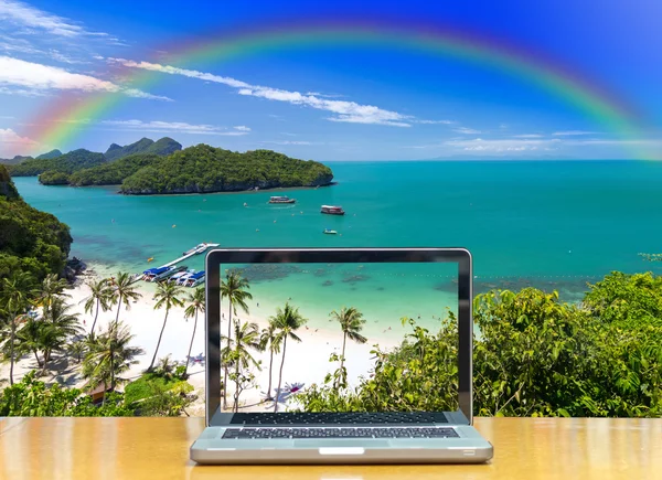 Компьютерный ноутбук в Национальном морском парке — стоковое фото