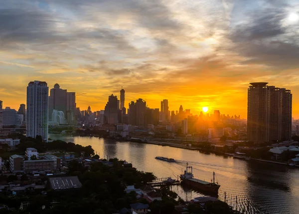 Paisaje urbano de Bangkok al amanecer — Foto de Stock