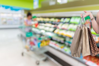 Holding alışveriş torbaları 