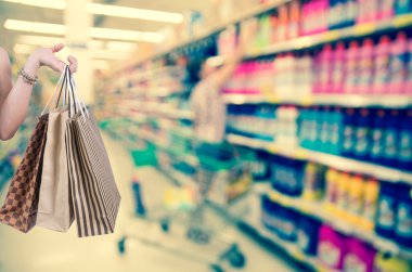 Holding alışveriş torbaları 