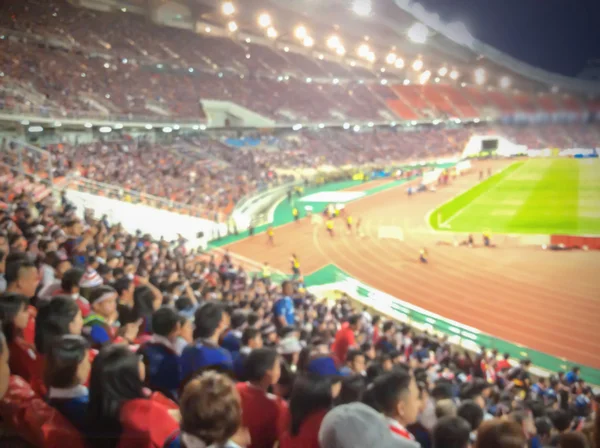 Multidão de espectadores no estádio — Fotografia de Stock