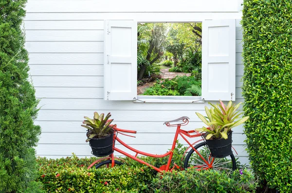 Decorare il giardinaggio con la bicicletta — Foto Stock