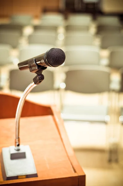 Mikrofon na pódiu řeč — Stock fotografie