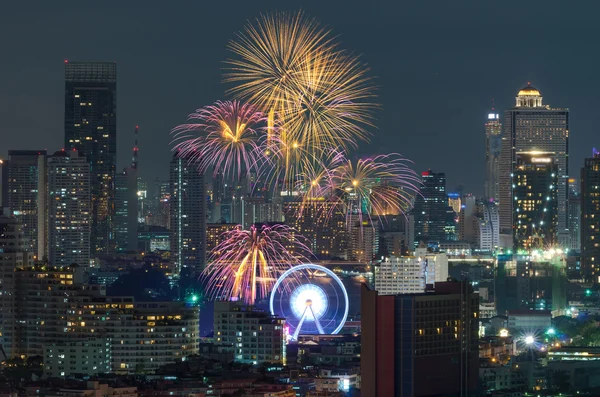 Bangkok stadsgezicht met vuurwerk — Stockfoto