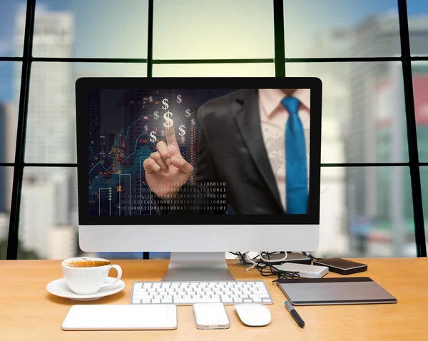 Arbeitsplatz mit Computer-Desktop mit Geschäftsmann-Punkt — Stockfoto